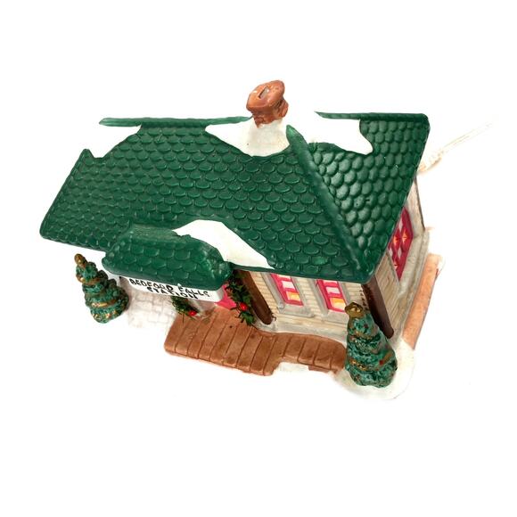 Bedford Falls Train Station Illuminated Hand painted indoor Christmas display - Picture 6 of 9